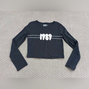 Taylor Swift 1989 (Taylor’s Version) Long Sleeve Cropped T-Shirt
Medium
Swiftie